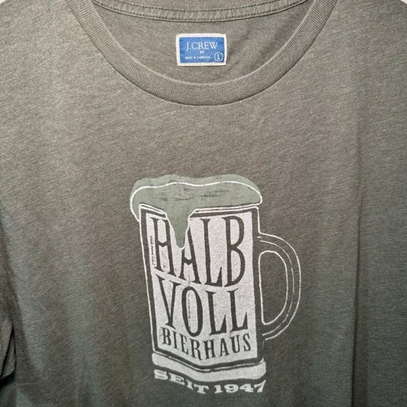 J Crew T Shirt Halb Voll Bierhaus Seit 1947  Men’s Large Green Beer Brewing Logo - Picture 2 of 3